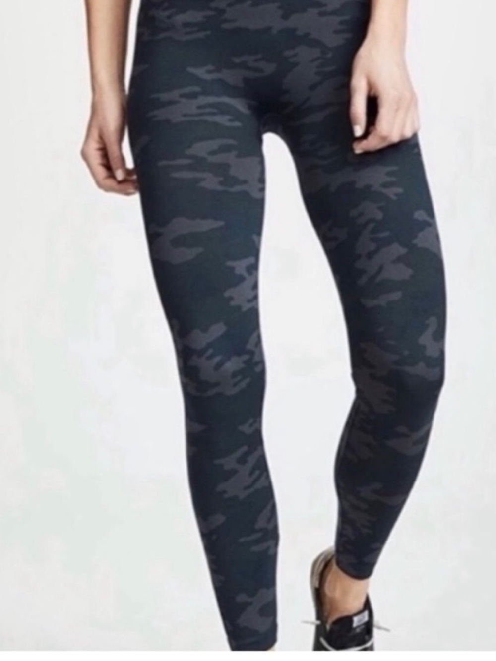 Spanx Look At Me Now Seamless Leggings Camo Large black grey comfy stretch gym